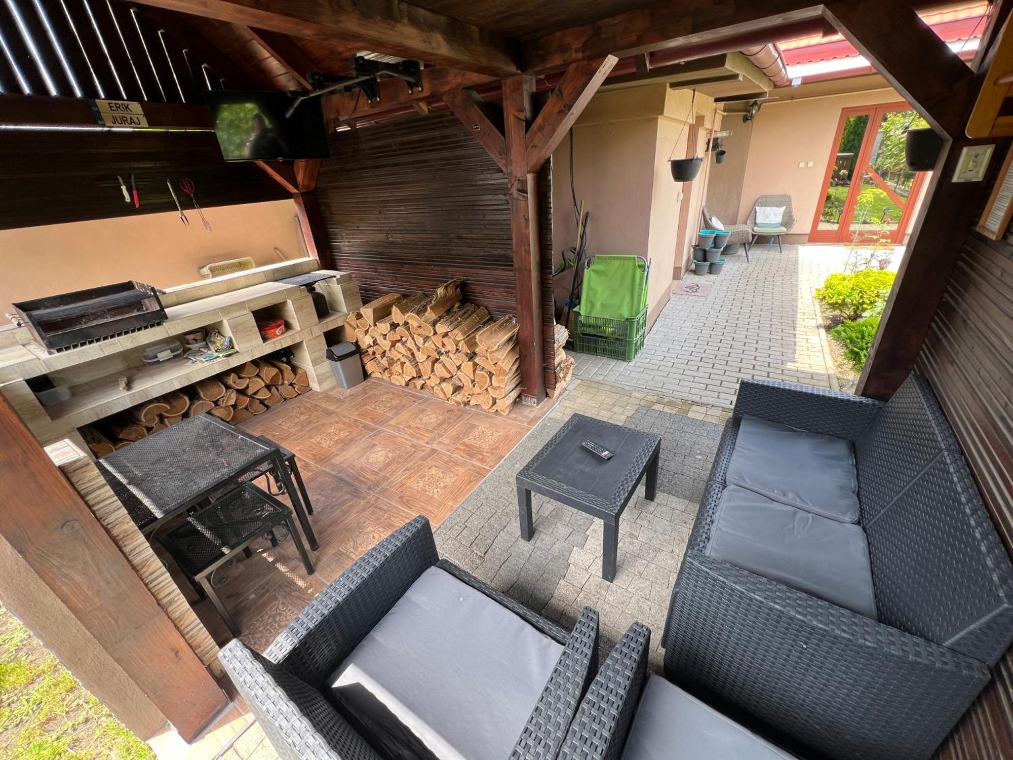 -Self-Check- 4-Bedroom Family House With Heated Tub เลวิเช ภายนอก รูปภาพ